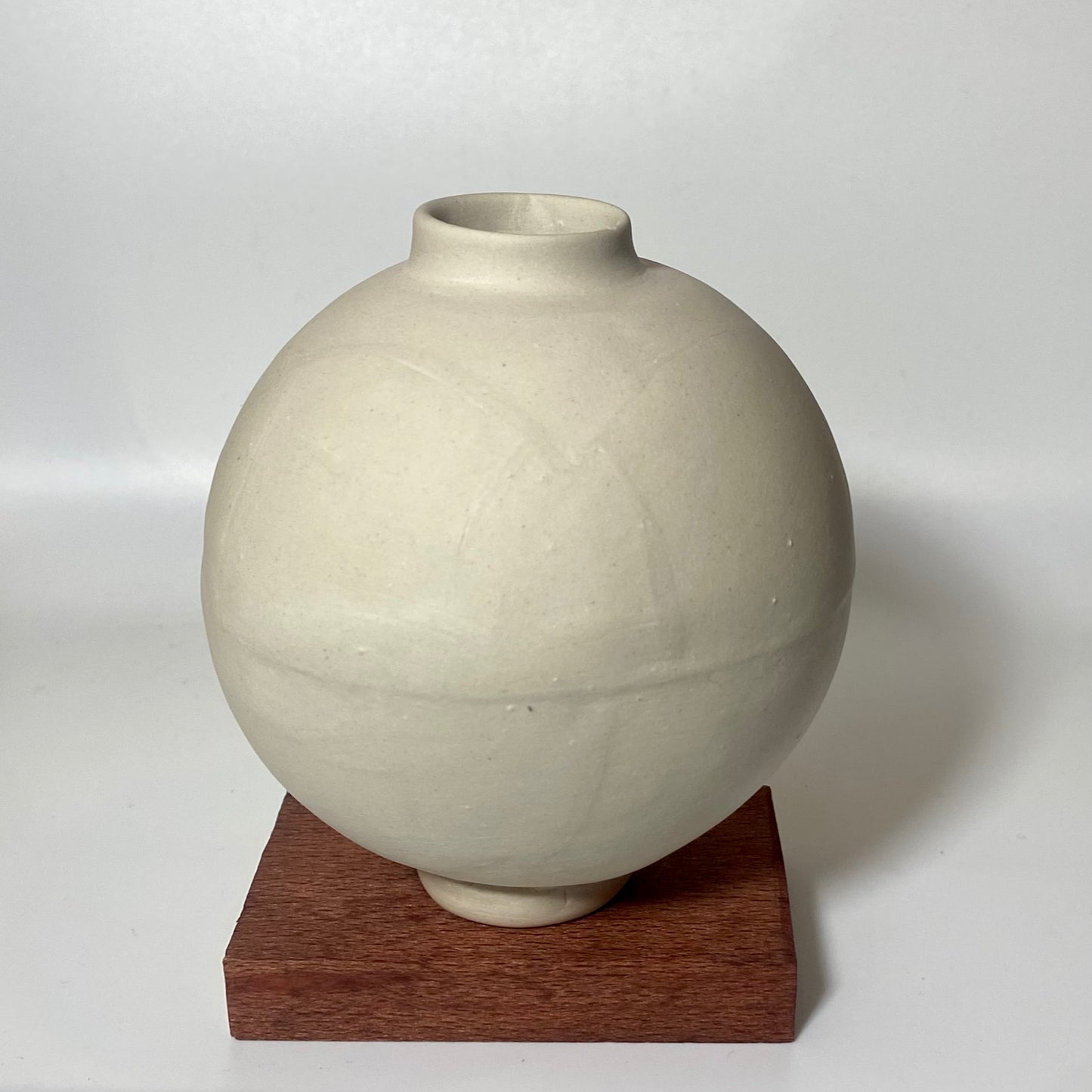 moon jar - white