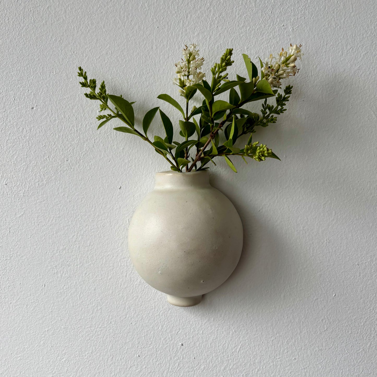 wall hanging moon jar matt white 3