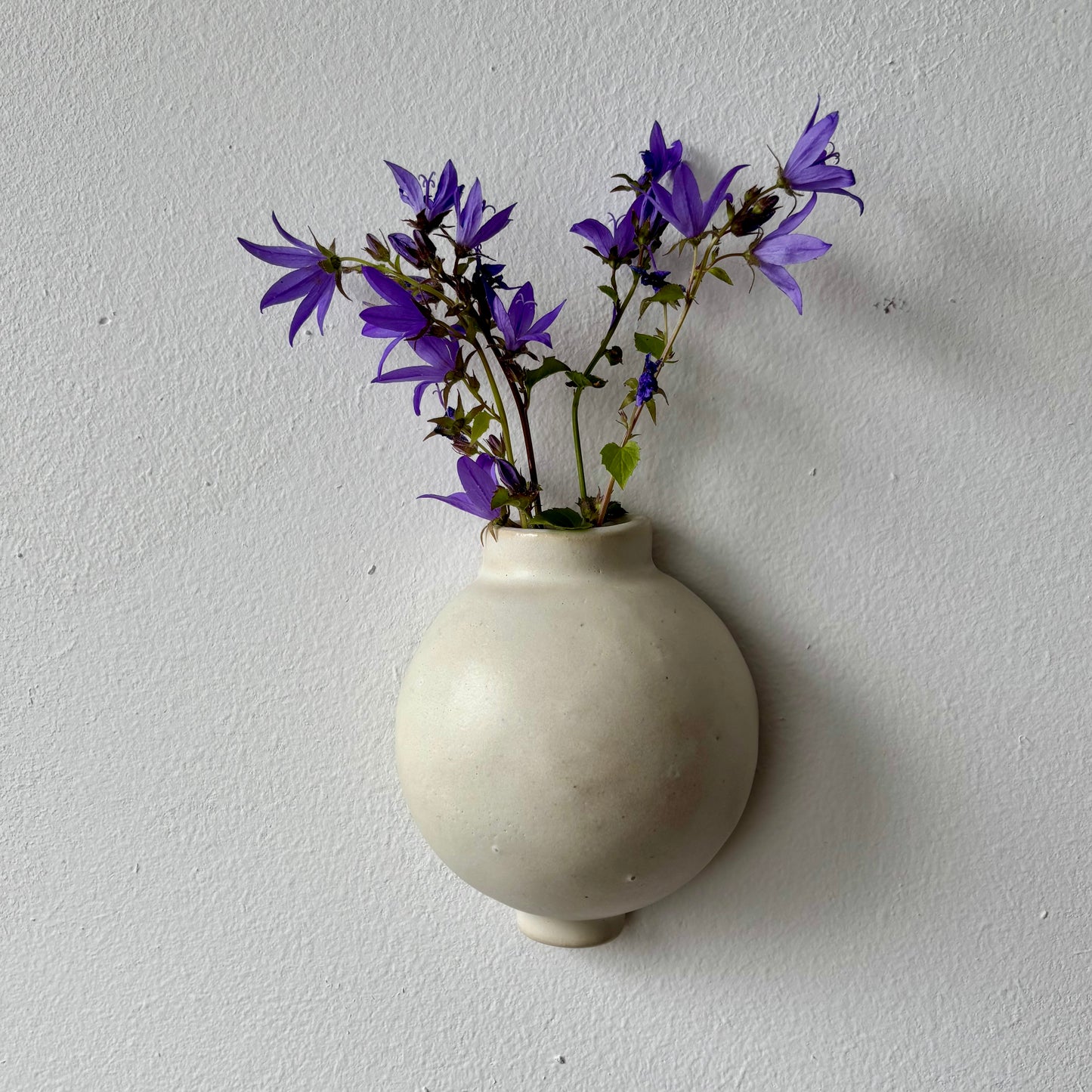 wall hanging moon jar matt white 3
